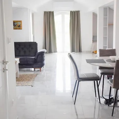 Bella Guest house *